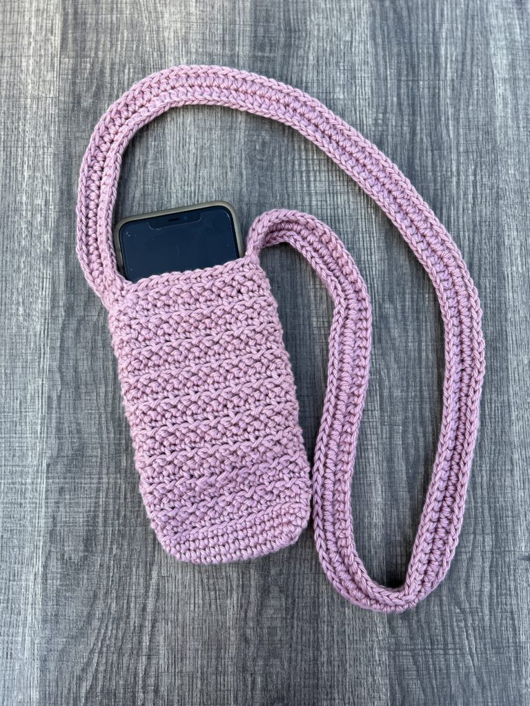 Strawberry phone purse: Crochet pattern | Ribblr